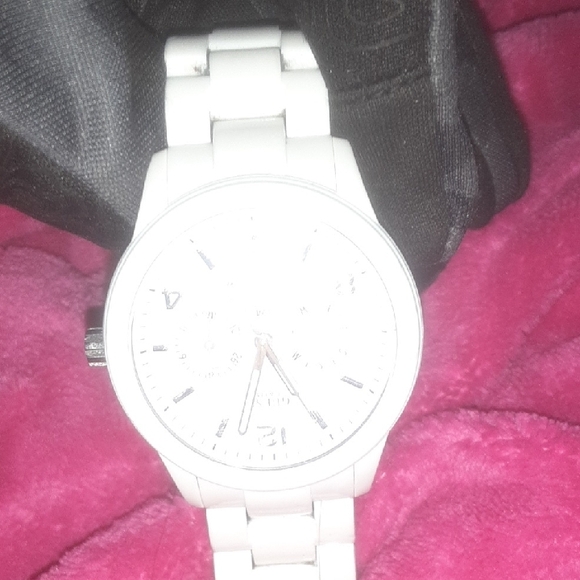 Elegant White Men's Chronograph Watch - Picture 7 of 7